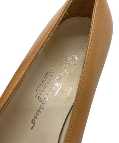 Salvatore Ferragamo（サルヴァトーレ フェラガモ）Salvatore Ferragamo (サルヴァトーレ フェラガモ) ガンチーニパンプス ブラウン サイズ:7の古着・服飾アイテム