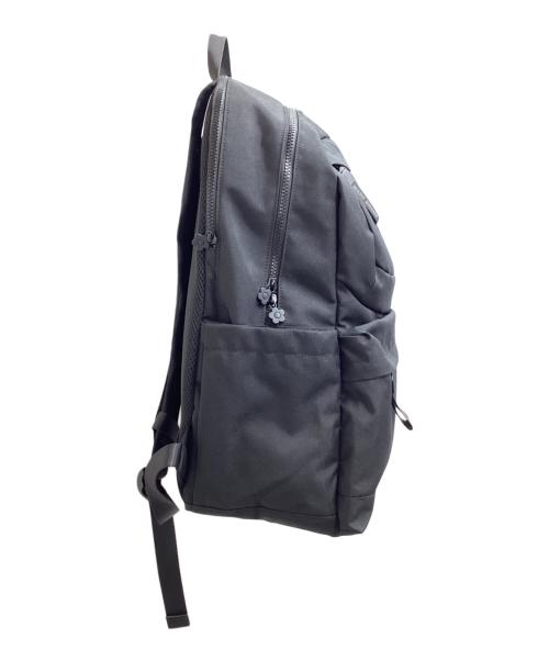 MARY QUANT（マリークヮント）MARY QUANT (マリークヮント) オールブラックシンプルロゴリュックL ブラックの古着・服飾アイテム