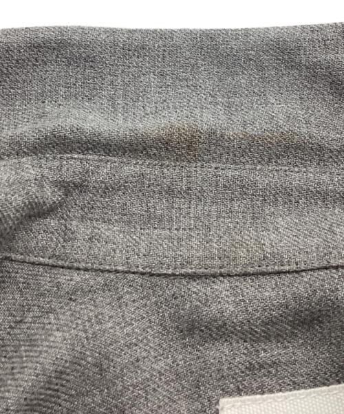 MM6 Maison Margiela（エムエムシックスメゾンマルジェラ）MM6 Maison Margiela (エムエムシックスメゾンマルジェラ) クロップドレーヨンシャツ / cropped rayon shirt / S32DL0137 S41010 グレー サイズ:38の古着・服飾アイテム