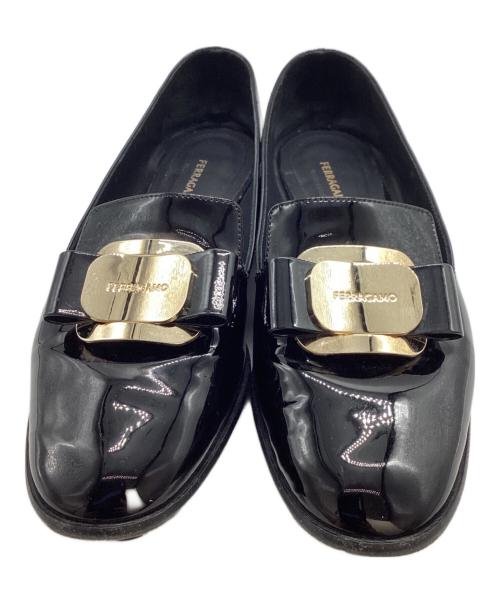 Ferragamo（フェラガモ）FERRAGAMO (フェラガモ) ニュー ヴァラ ローファー / New Vara Loafers ブラック サイズ:5 1/2の古着・服飾アイテム