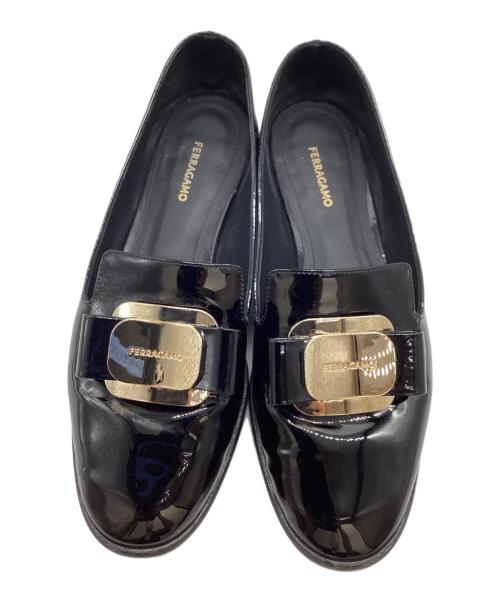 Ferragamo（フェラガモ）FERRAGAMO (フェラガモ) ニュー ヴァラ ローファー / New Vara Loafers ブラック サイズ:5 1/2の古着・服飾アイテム