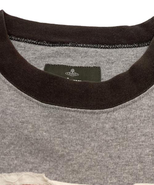 Vivienne Westwood man（ヴィヴィアン ウェストウッド マン）Vivienne Westwood man (ヴィヴィアン ウェストウッド マン) フロントプリントカットソー / SHIELD WITH SCALLOPED EDGE” ラグビースウェット / VW-LP77819 グレー サイズ:44の古着・服飾アイテム