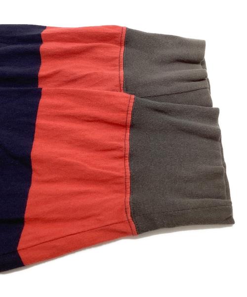Vivienne Westwood man（ヴィヴィアン ウェストウッド マン）Vivienne Westwood man (ヴィヴィアン ウェストウッド マン) フロントプリントカットソー / SHIELD WITH SCALLOPED EDGE” ラグビースウェット / VW-LP77819 グレー サイズ:44の古着・服飾アイテム