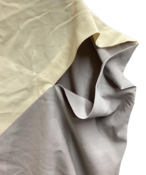 132 5. ISSEY MIYAKE（132 5. イッセイ ミヤケ）132 5. ISSEY MIYAKE (132 5. イッセイ ミヤケ) FLAT T BI COLOR　IL51FJ349 グレー×アイボリー サイズ:3の古着・服飾アイテム