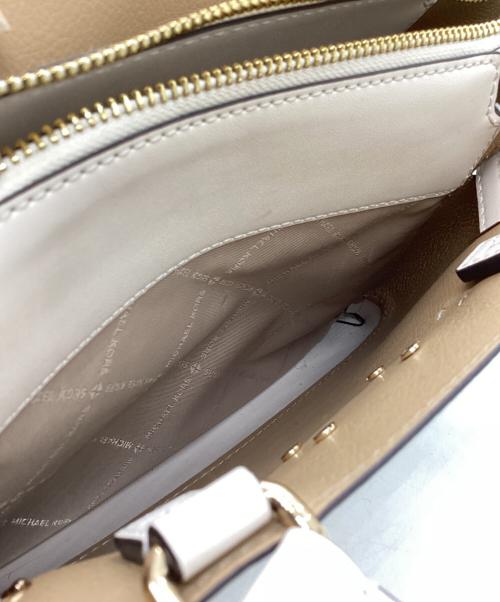 MICHAEL KORS（マイケル・コース）MICHAEL KORS (マイケル・コース) REED SM CZ BELTED STCHL LEAHTER / ベルト付きスティッチレザー / 35S3G6RS1T アイボリーの古着・服飾アイテム