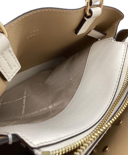 MICHAEL KORS（マイケル・コース）MICHAEL KORS (マイケル・コース) REED SM CZ BELTED STCHL LEAHTER / ベルト付きスティッチレザー / 35S3G6RS1T アイボリーの古着・服飾アイテム