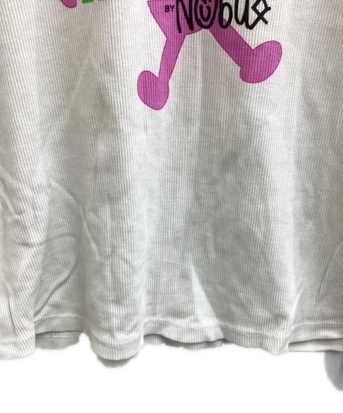 Heaven by Marc Jacobs（ヘブンバイマークジェイコブス）Heaven by Marc Jacobs (ヘブンバイマークジェイコブス) Nobu Logo Baby Tee Chalk ホワイト サイズ:Mの古着・服飾アイテム