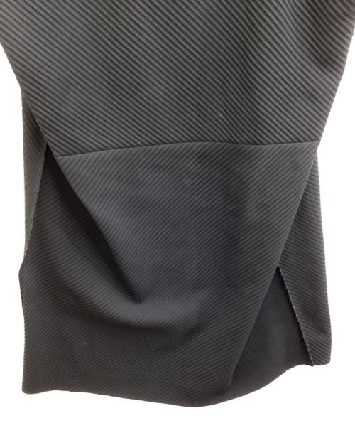 me ISSEY MIYAKE（ミーイッセイ ミヤケ）me ISSEY MIYAKE (ミーイッセイ ミヤケ) ノースリーブワンピース　M194KH511 ブラック サイズ:FREEの古着・服飾アイテム