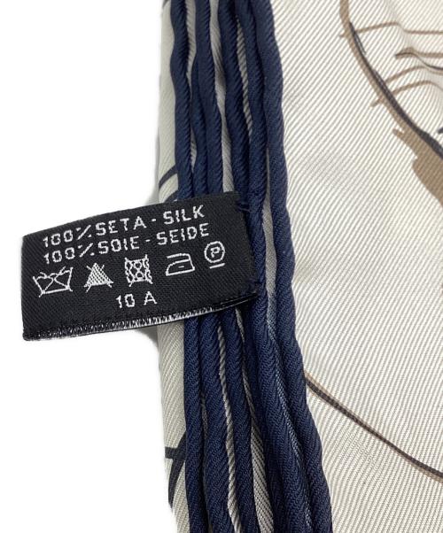 CHANEL（シャネル）CHANEL (シャネル) カメリアスケッチ柄シルクスカーフ アイボリーの古着・服飾アイテム