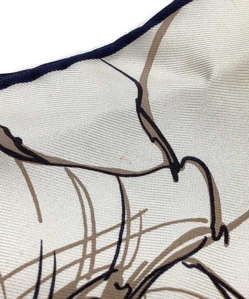 CHANEL（シャネル）CHANEL (シャネル) カメリアスケッチ柄シルクスカーフ アイボリーの古着・服飾アイテム