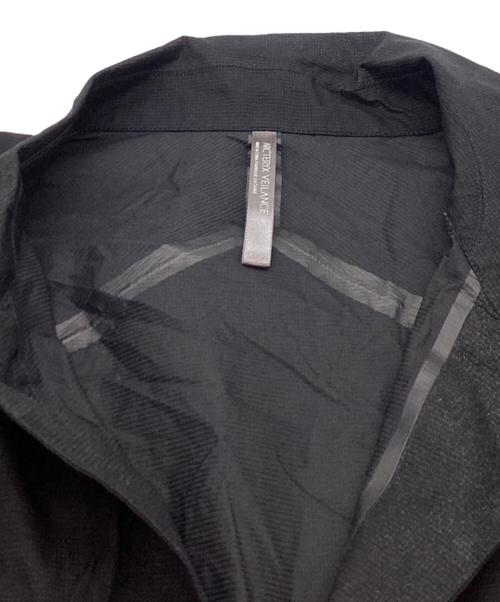 ARC'TERYX VEILANCE（アークテリクスヴェイランス）ARC'TERYX VEILANCE (アークテリクスヴェイランス) Demlo Shirt SS　X000007038-141333 ブラック サイズ:xsの古着・服飾アイテム