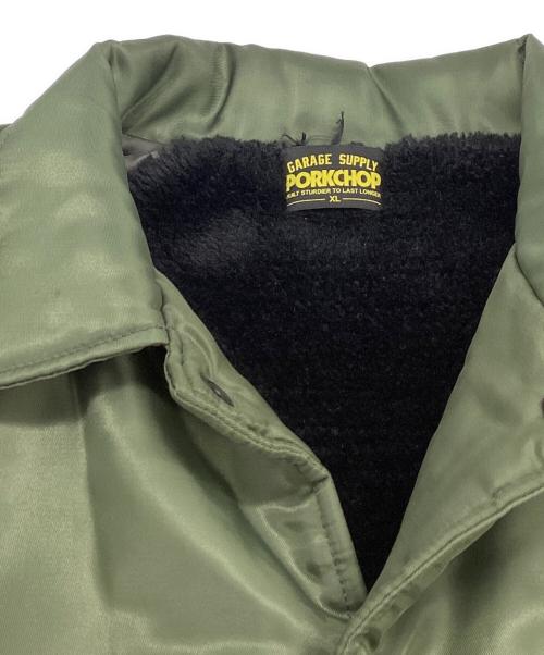 PORKCHOP GARAGE SUPPLY（ポークチョップガレージサプライ）PORKCHOP GARAGE SUPPLY (ポークチョップガレージサプライ) BOA COACH JKT / ボアコーチジャケット / In STATE岡山店5周年完全別注 オリーブ サイズ:XLの古着・服飾アイテム