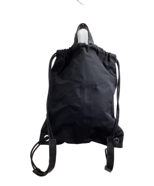 JIMMY CHOO（ジミーチュウ）JIMMY CHOO  (ジミーチュウ) スタッズ マーロン ナイロン ロゴ ナップサック / 巾着型 / イタリア製 / MADE IN ITALY ブラックの古着・服飾アイテム