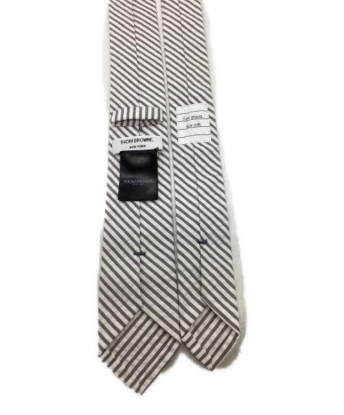 Thom Browne（トムブラウン）Thom Browne (トムブラウン) シアーサッカーネクタイ / seersucker / Made in Italy / イタリア製 グレー サイズ:記載無の古着・服飾アイテム