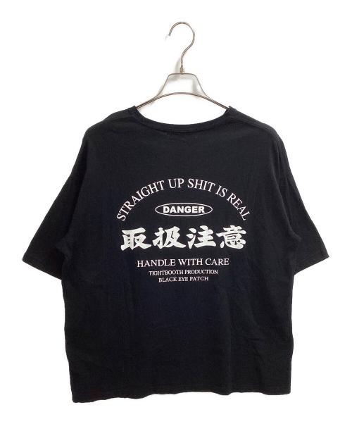 BlackEyePatch（ブラックアイパッチ）BlackEyePatch (ブラックアイパッチ) TIGHTBOOTH PRODUCTION (タイトブースプロダクション) 取扱注意プリント Tシャツ ブラック サイズ:Lの古着・服飾アイテム