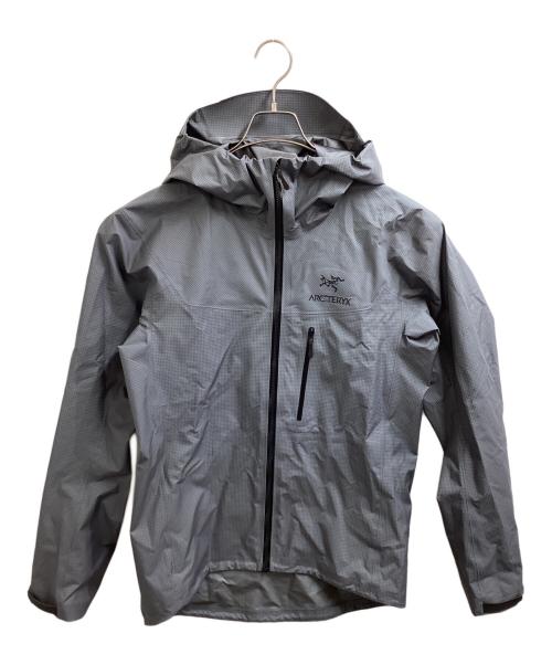 ARC'TERYX（アークテリクス）ARC'TERYX (アークテリクス) Alpha Lightweight Jacket / アルファ ライトウエイト ジャケット / 24年モデル グレー サイズ:Sの古着・服飾アイテム