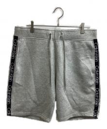 Calvin Klein（カルバンクライン）の古着「Logo Tape Sweat Shorts / ロゴテープスウェットハーフパンツ」｜グレー
