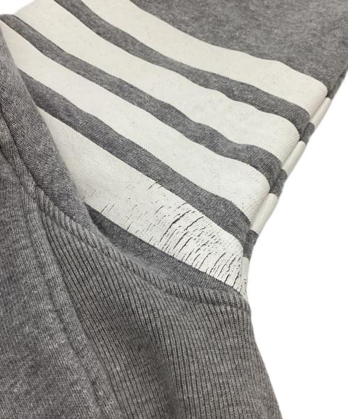 Thom Browne（トムブラウン）Thom Browne (トムブラウン) 4BAR HOODIE / 4ラインパーカー / プルオーバーパーカー グレー サイズ:2の古着・服飾アイテム