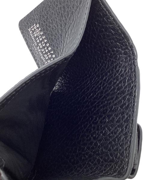 Maison Margiela（メゾンマルジェラ）Maison Margiela (メゾンマルジェラ) 4ステッチ 3つ折り財布　トリフォールドウォレット　S36UI0416　グレインレザー ブラックの古着・服飾アイテム