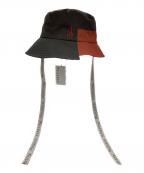 J.W.ANDERSONジェイダブリューアンダーソン）の古着「ASYMMETRIC BUCKET HAT / アシンメトリーバケットハット」｜レッド×ブラック