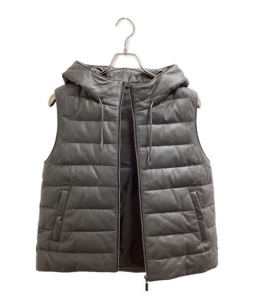 MOTOMACHI Zelal（モトマチゼラール）MOTOMACHI Zelal Soft Lamb Leather Hooded Down Vest with Round Hem Accent / ソフトラムレザー ラウンドヘムアクセント フーディーダウンベスト / 244-4388の古着・服飾アイテム