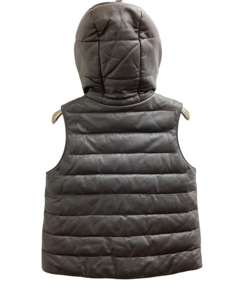 MOTOMACHI Zelal（モトマチゼラール）MOTOMACHI Zelal Soft Lamb Leather Hooded Down Vest with Round Hem Accent / ソフトラムレザー ラウンドヘムアクセント フーディーダウンベスト / 244-4388の古着・服飾アイテム