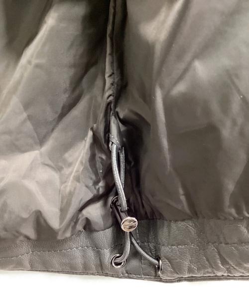 MOTOMACHI Zelal（モトマチゼラール）MOTOMACHI Zelal Soft Lamb Leather Hooded Down Vest with Round Hem Accent / ソフトラムレザー ラウンドヘムアクセント フーディーダウンベスト / 244-4388の古着・服飾アイテム