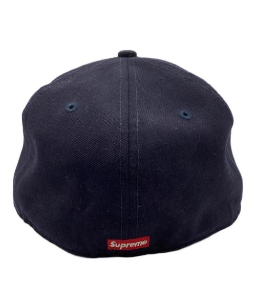 SUPREME（シュプリーム）SUPREME (シュプリーム) New Era (ニューエラ) CLASSIC SCRIPT CAP / クラシック スクリプト キャップ / コラボキャップ / 18AW ネイビー サイズ:7 1/4（57.7cm)の古着・服飾アイテム