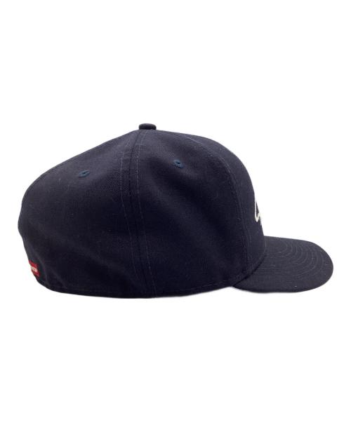 SUPREME（シュプリーム）SUPREME (シュプリーム) New Era (ニューエラ) CLASSIC SCRIPT CAP / クラシック スクリプト キャップ / コラボキャップ / 18AW ネイビー サイズ:7 1/4（57.7cm)の古着・服飾アイテム