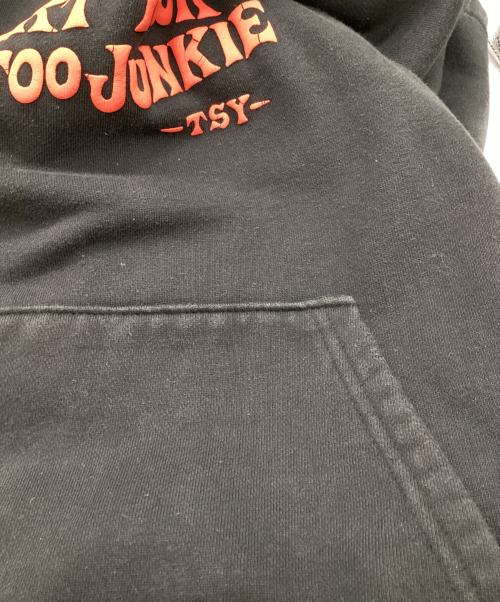 tatoo studio yamada（タトゥースタジオ ヤマダ）TATOO STUDIO YAMADA (タトゥースタジオ ヤマダ) TATTOO JUNKIE HEAVY WEIGHT HOODIE ブラック サイズ:XLの古着・服飾アイテム