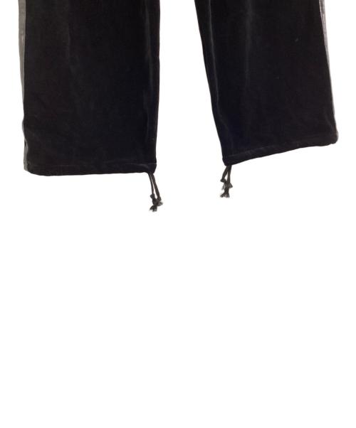 CALEE（キャリー）CALEE (キャリー) TATOO STUDIO YAMADA (タトゥースタジオ ヤマダ) VELOUR TRACK PANTS / ベロアトラックパンツ ブラック サイズ:Mの古着・服飾アイテム