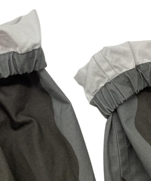 OAMC（オーエーエムシー）OAMC (オーエーエムシー) Camouflage Unlined Parka / カモフラージュ柄パーカー / 2020-0165990 / イタリア製 グレー サイズ:Sの古着・服飾アイテム