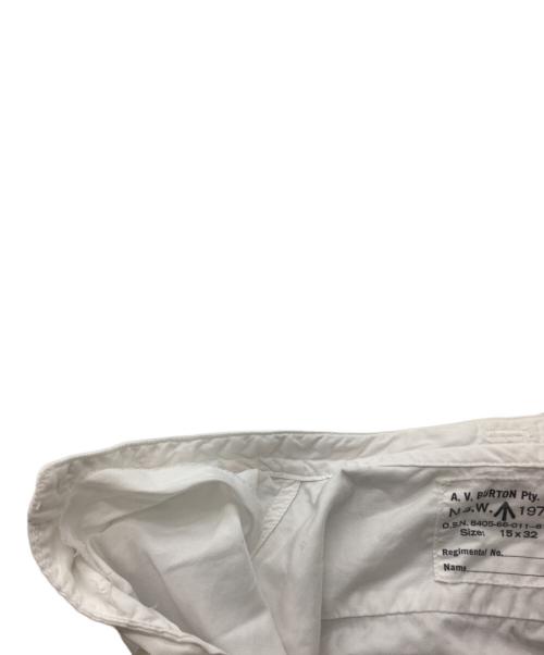 オーストラリア軍（オーストラリア軍）オーストラリア軍 (オーストラリア軍) AUSTRALIAN Army Band Collar Shirt / オフィサーシャツ / 8405-66-011 ホワイト サイズ:15/32の古着・服飾アイテム