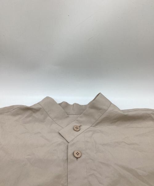 HOMME PLISSE ISSEY MIYAKE（オム プリッセ イッセイ ミヤケ）HOMME PLISSE ISSEY MIYAKE (オム プリッセ イッセイ ミヤケ) PACKABLE SHIRT / パッカブルシャツ / HP23FJ326 /  ベージュ サイズ:2の古着・服飾アイテム