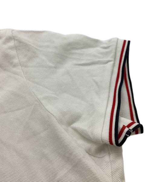 MONCLER（モンクレール）MONCLER (モンクレール) ロゴパッチポロシャツ　/　F20918A70300 ホワイト サイズ:ＸＬの古着・服飾アイテム