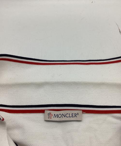 MONCLER（モンクレール）MONCLER (モンクレール) ロゴパッチポロシャツ　/　F20918A70300 ホワイト サイズ:ＸＬの古着・服飾アイテム