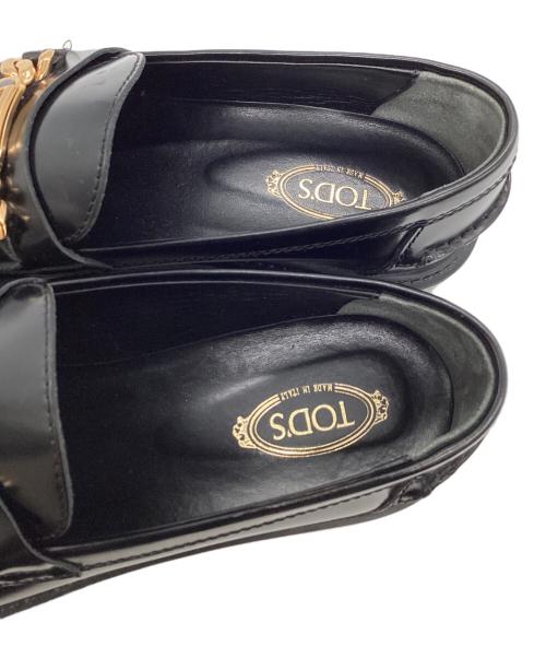 TOD'S（トッズ）TOD'S (トッズ) メタルTチェーン ローファー / XXW59C0EW00SHA ブラック サイズ:38の古着・服飾アイテム