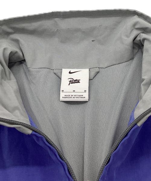 NIKE（ナイキ）NIKE (ナイキ) Patta (パタ) Track Jacket / トラックジャケット / HJ0712-073 ブルー×グレー サイズ:Mの古着・服飾アイテム