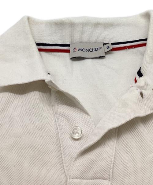MONCLER（モンクレール）MONCLER (モンクレール) MAGLIA POLO MANICA CORTA / 310918303600 ホワイト サイズ:Mの古着・服飾アイテム