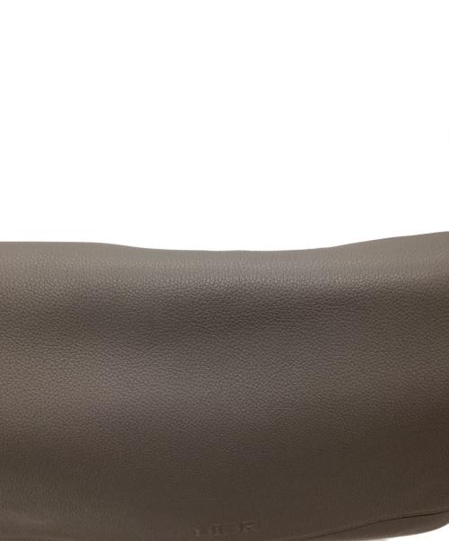 Christian Dior（クリスチャン ディオール）Christian Dior Dior Privé Messenger Bag with Flap / ディオールプリヴェメッセンジャーバッグウィズフラップ / 1LLME209KEC Ｈ800 / 01BO 0295 グレーの古着・服飾アイテム