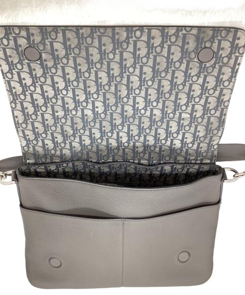 Christian Dior（クリスチャン ディオール）Christian Dior Dior Privé Messenger Bag with Flap / ディオールプリヴェメッセンジャーバッグウィズフラップ / 1LLME209KEC Ｈ800 / 01BO 0295 グレーの古着・服飾アイテム