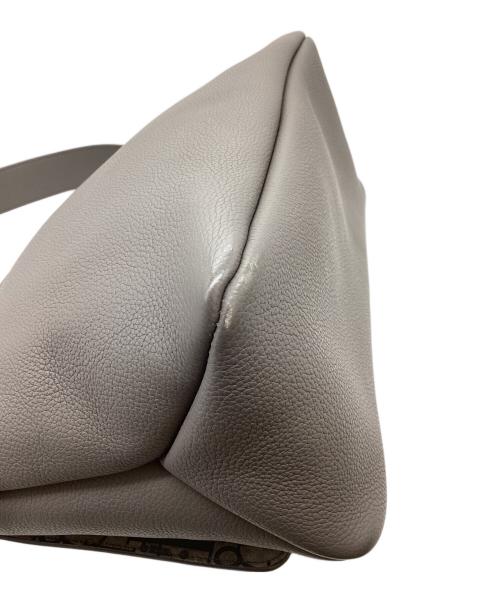 Christian Dior（クリスチャン ディオール）Christian Dior Dior Privé Messenger Bag with Flap / ディオールプリヴェメッセンジャーバッグウィズフラップ / 1LLME209KEC Ｈ800 / 01BO 0295 グレーの古着・服飾アイテム