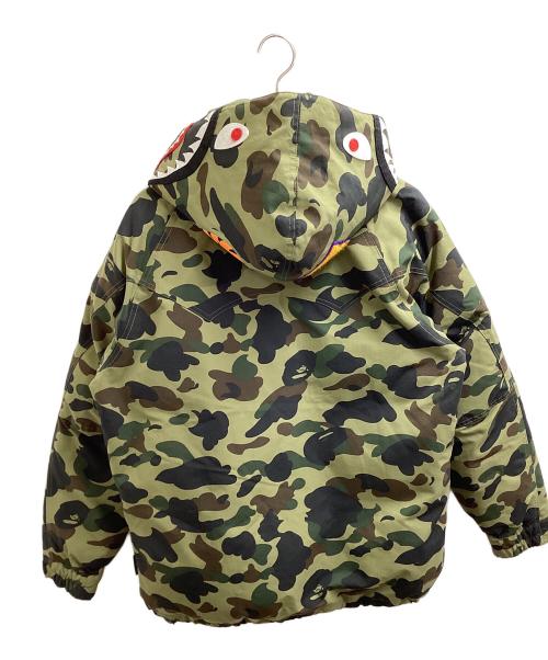 A BATHING APE（アベイシングエイプ）A BATHING APE (アベイシングエイプ) 1ST CAMO SHARK SNOWBOARD DOWN JACKET / 001HJH801010M グリーン サイズ:Lの古着・服飾アイテム