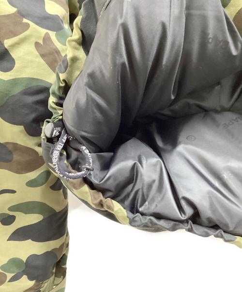 A BATHING APE（アベイシングエイプ）A BATHING APE (アベイシングエイプ) 1ST CAMO SHARK SNOWBOARD DOWN JACKET / 001HJH801010M グリーン サイズ:Lの古着・服飾アイテム