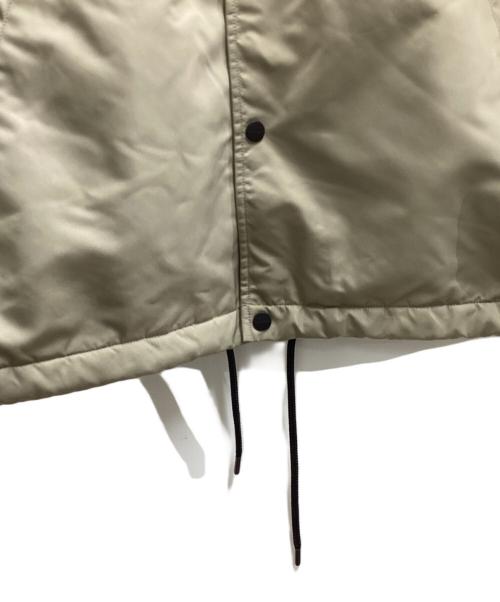 Onitsuka Tiger（オニツカタイガー）Onitsuka Tiger (オニツカタイガー) PADDED COACH JACKET　/　2183B240 ベージュ サイズ:Lの古着・服飾アイテム