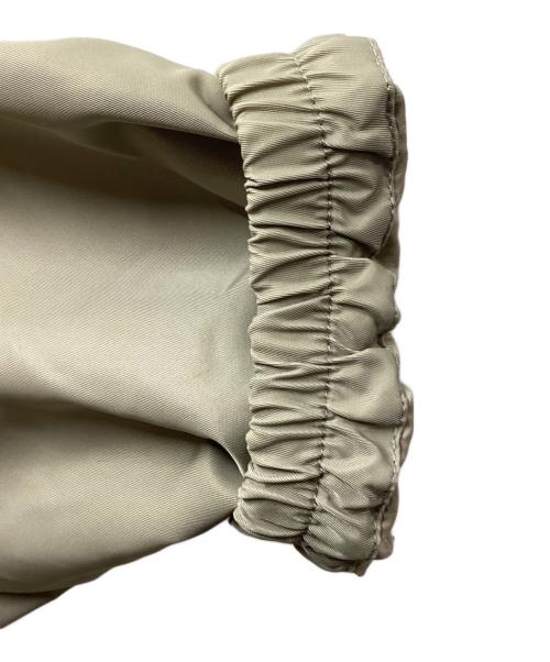 Onitsuka Tiger（オニツカタイガー）Onitsuka Tiger (オニツカタイガー) PADDED COACH JACKET　/　2183B240 ベージュ サイズ:Lの古着・服飾アイテム