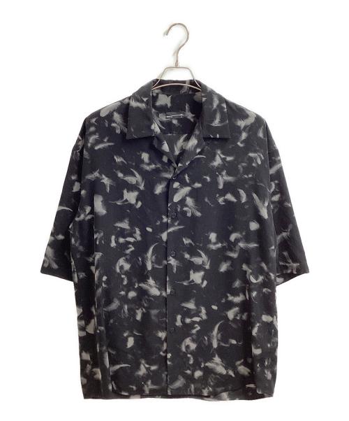 LAD MUSICIAN（ラッドミュージシャン）LAD MUSICIAN (ラッドミュージシャン) DECHINE BIG S/S SHIRT INKJET FEATHER / デシンビッグS/Sシャツインクジェットフェザー / 2318-114 ブラック サイズ:44の古着・服飾アイテム