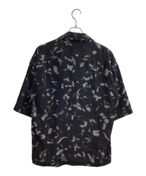 LAD MUSICIAN（ラッドミュージシャン）LAD MUSICIAN (ラッドミュージシャン) DECHINE BIG S/S SHIRT INKJET FEATHER / デシンビッグS/Sシャツインクジェットフェザー / 2318-114 ブラック サイズ:44の古着・服飾アイテム