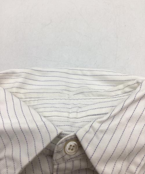 ROBE DE CHAMBRE COMME DES GARCONS（ローブドシャンブル コムデギャルソン）ROBE DE CHAMBRE COMME DES GARCONS (ローブドシャンブル コムデギャルソン) デザインストライプシャツ　RE-B003　AD2001 ホワイト サイズ:Mの古着・服飾アイテム
