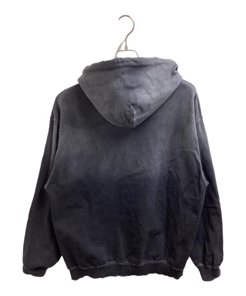 X-LARGE（エクストララージ）X-LARGE (エクストララージ) OLD ENGLISH BLEACHED HOODED SWEATSHIRT / 101234012005 グレー サイズ:Lの古着・服飾アイテム